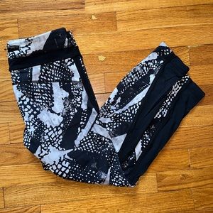 Lululemon Pace Tight *Full-on Luxtreme Static Mist White Black/Black size 6